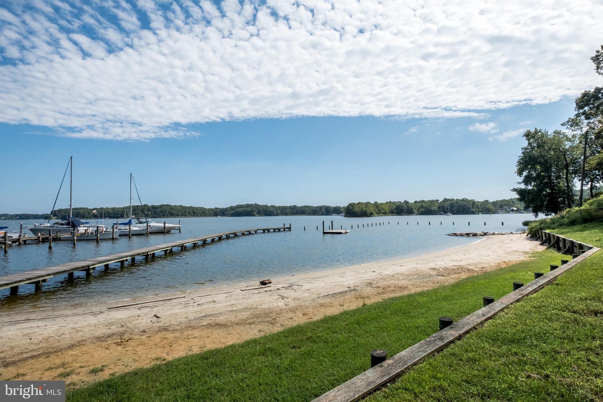 WOODLAND BEACH - Residential