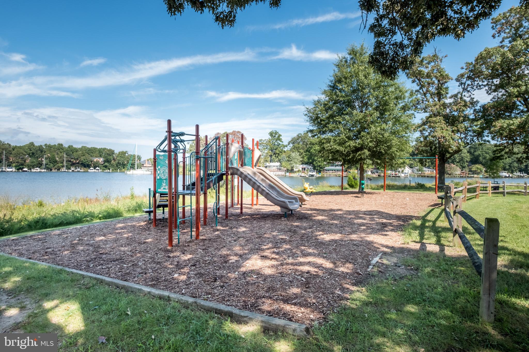 WOODLAND BEACH - Residential