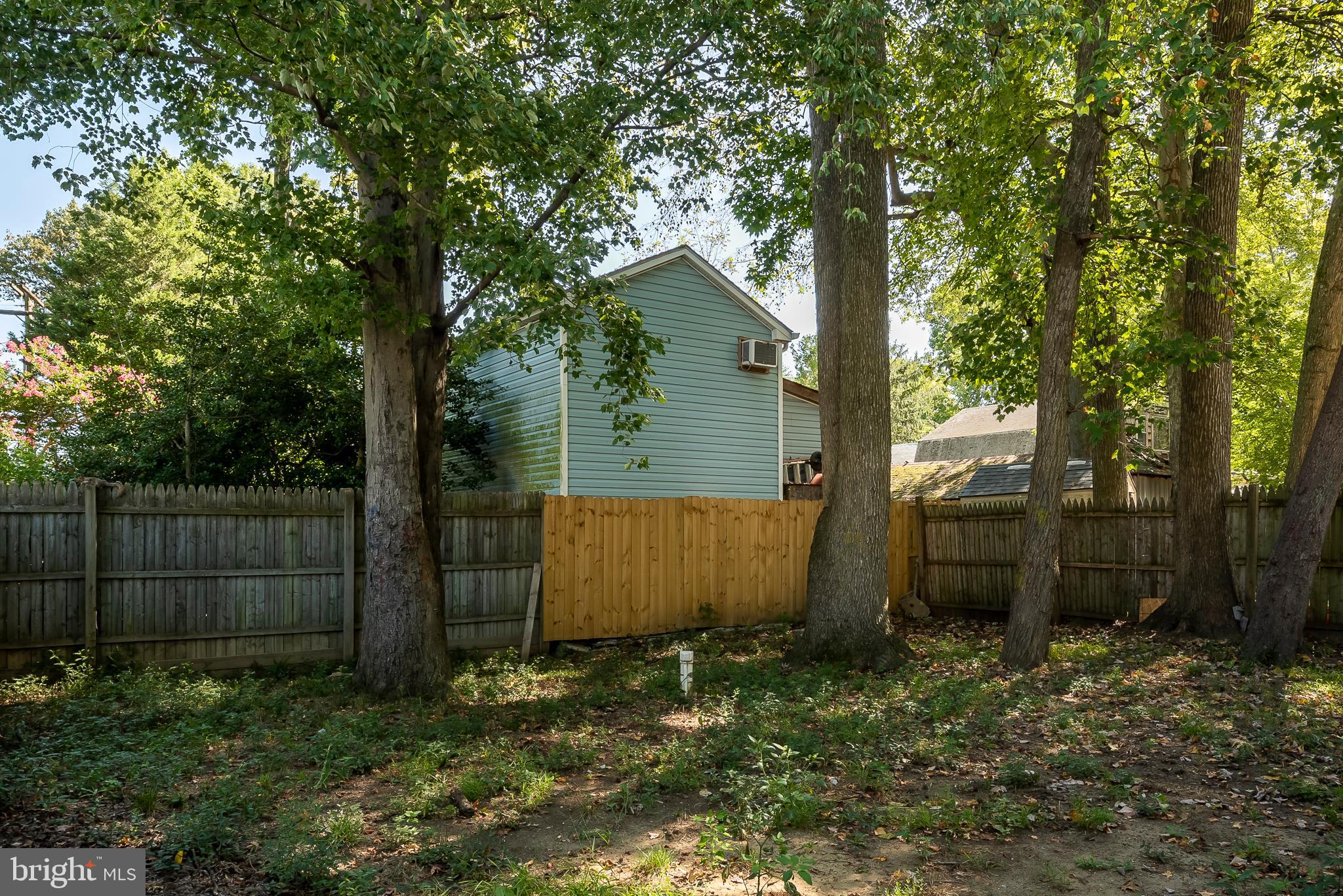 WOODLAND BEACH - Residential