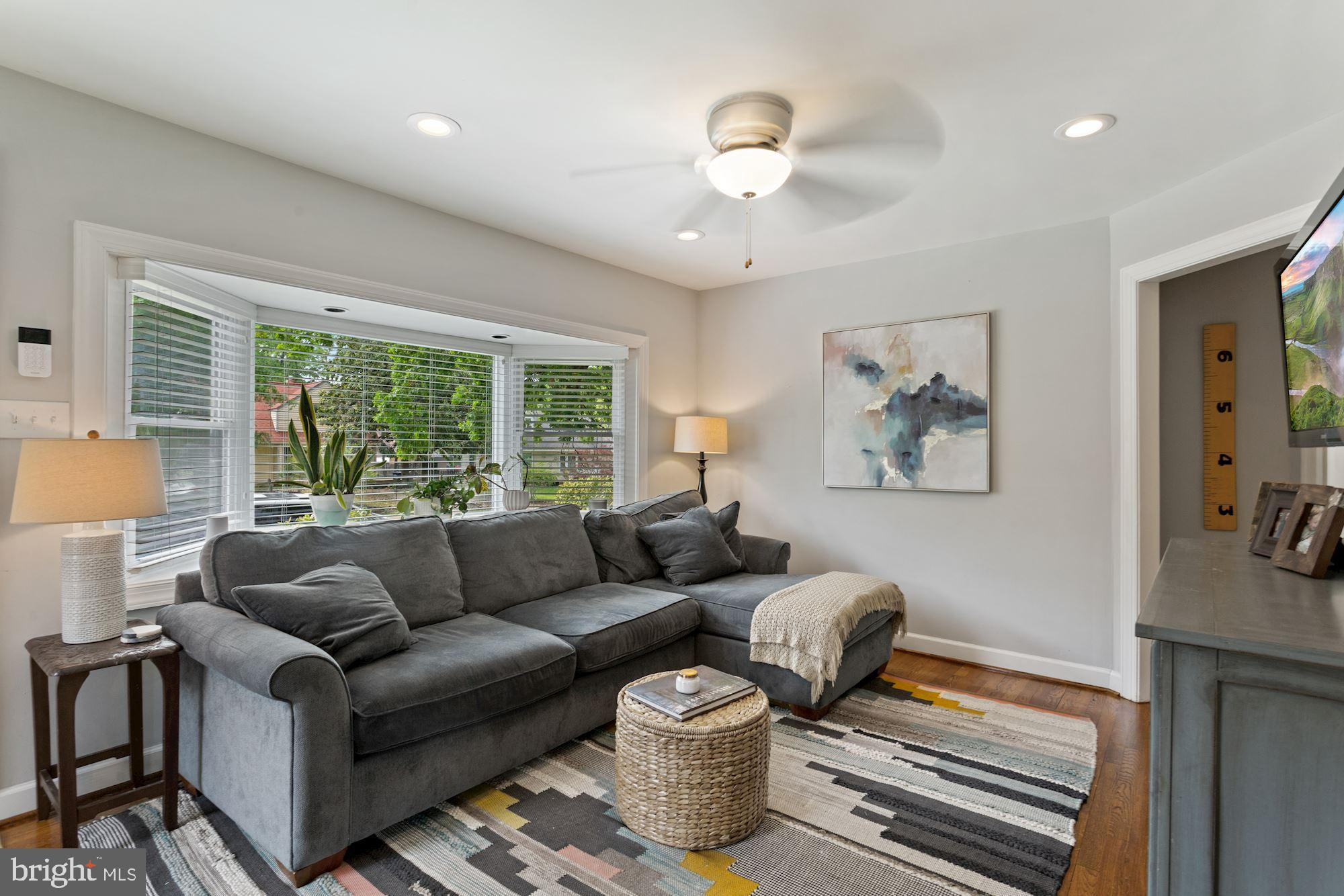 BUCKNELL MANOR - Residential