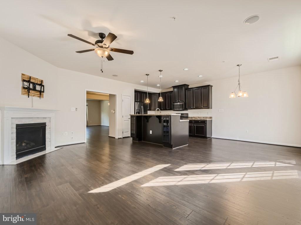 TOWN CENTER COMMONS - Residential