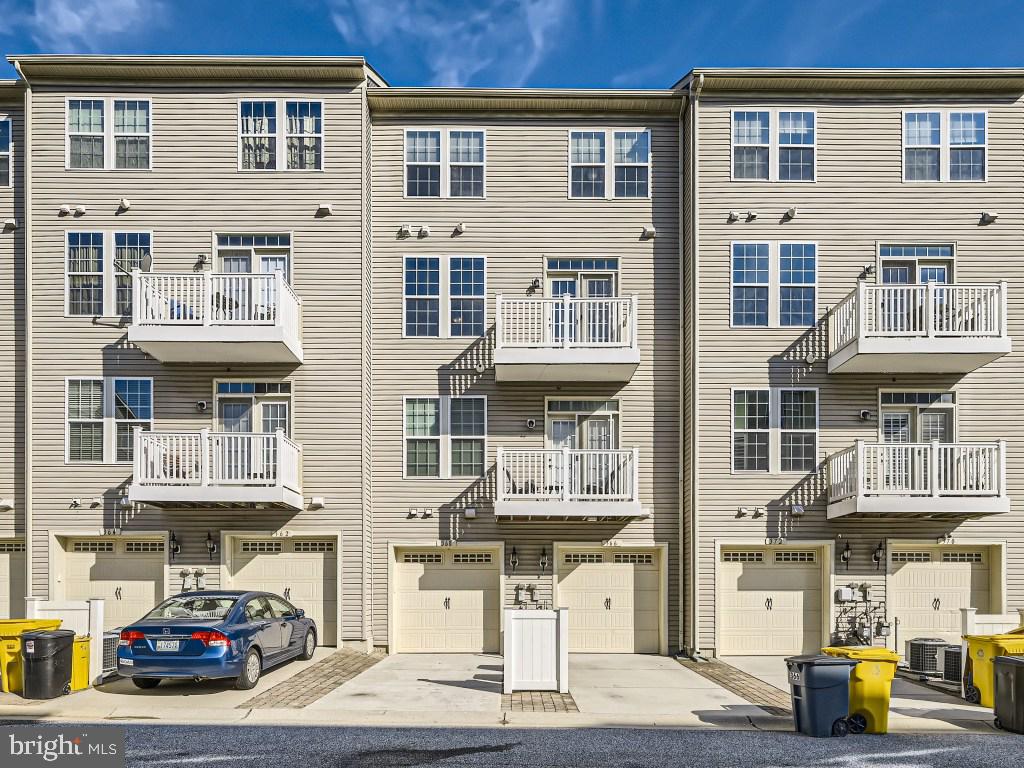 TOWN CENTER COMMONS - Residential