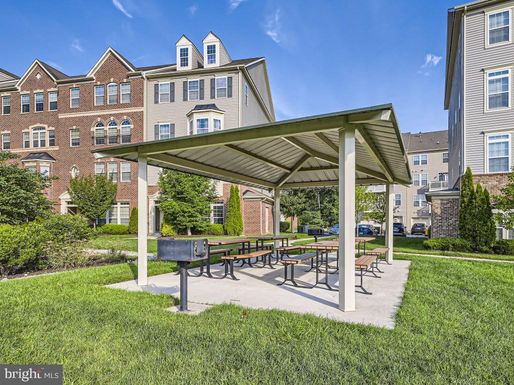 TOWN CENTER COMMONS - Residential