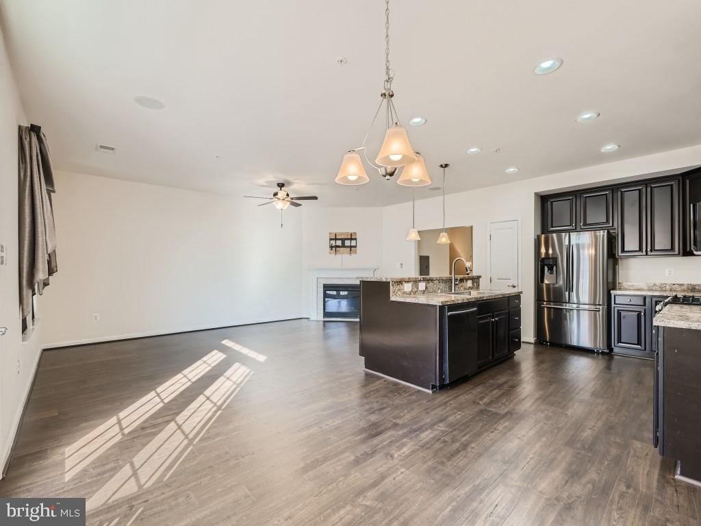 TOWN CENTER COMMONS - Residential