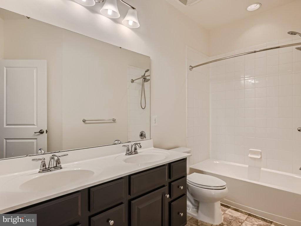 TOWN CENTER COMMONS - Residential