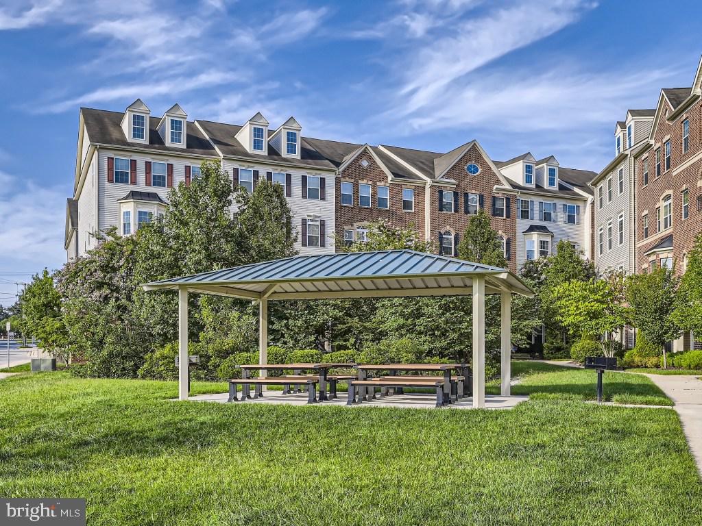 TOWN CENTER COMMONS - Residential