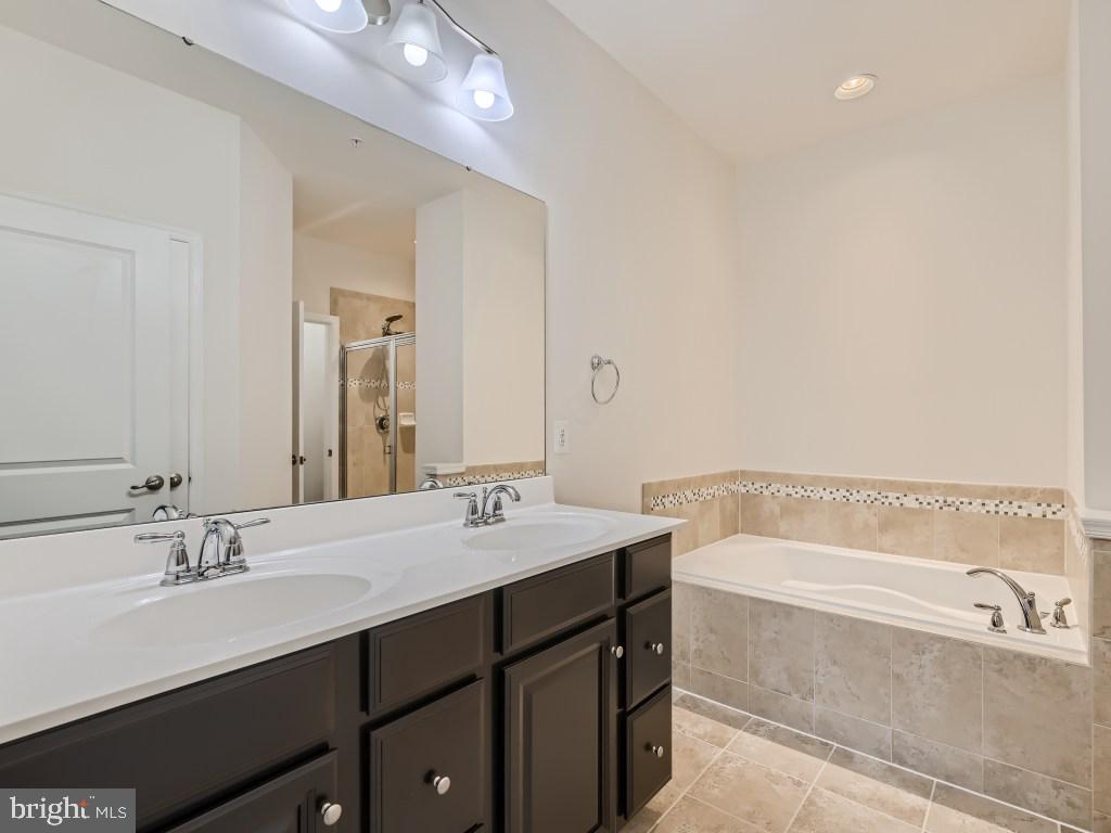 TOWN CENTER COMMONS - Residential