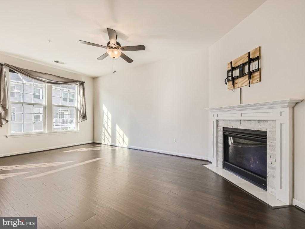 TOWN CENTER COMMONS - Residential