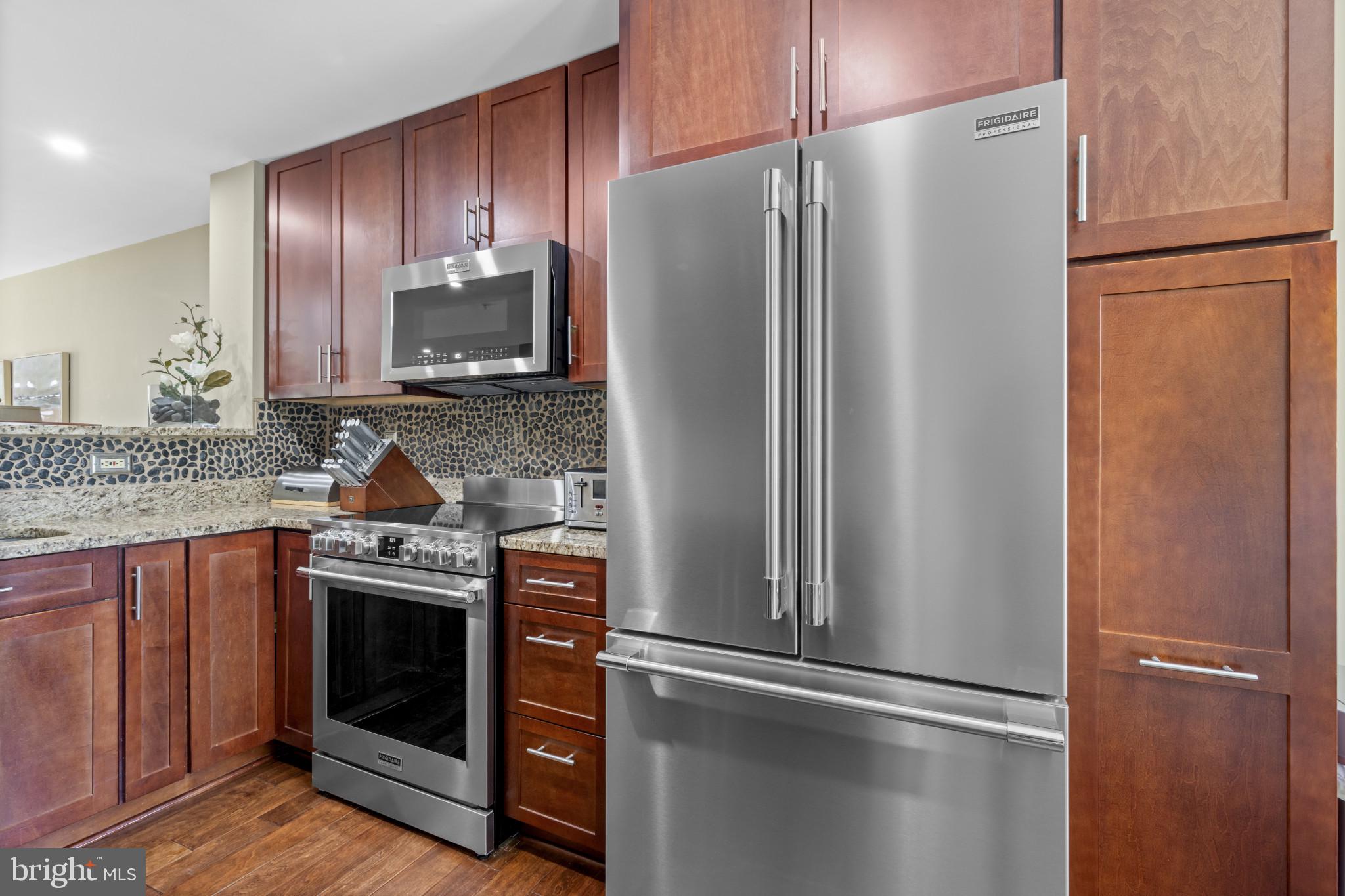 CEDAR GROVE AT CROFTON - Residential