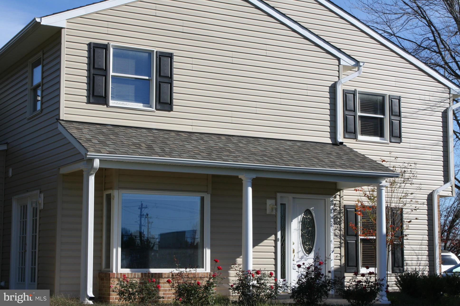 Remodeled end unit townhome, features 2 large master suites, both with their own bathrooms. Over 1500 sf of new enhancements to include new roof, carpet, HVAC System, & appliances. Very open floor plan w/ natural lighting. Outdoor patio for outdoor entertaining & grilling with family & friends. Attached shed. Special mortgage financing avail, CALL FOR DETAILS- Pending release