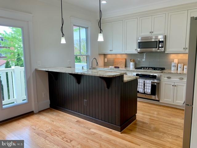 WAVERLY HILLS - Residential Lease