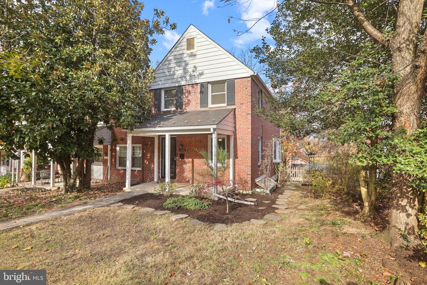 OPEN HOUSE CANCELED.  OFFER ACCEPTED. Welcome to this charming 3-bedroom, 2-bathroom end-of-group home filled with natural sunlight, located in the desirable and historic Original Northwood neighborhood. This beautifully maintained property features a landscaped yard, a rear flagstone patio perfect for outdoor entertaining, and a one-car detached garage.

Enjoy a host of recent updates, including: 2024: New white shaker-style cabinets, a Frigidaire refrigerator with water/ice dispenser, a Frigidaire dishwasher, and an updated upper-level bathroom with modern tile surround, new vanity, the hardwood floors have also been refinished. Other updates include upgraded main electric panel to 200 amps. Central air with a new  high-velocity air conditioning system, new LVP flooring in the basement, and R49 blown-in insulation added to the attic for energy efficiency and new slate roof on the front porch.

This home is the perfect blend of historic charm and modern convenience. Don’t miss your chance to make Your Home—schedule a tour today!