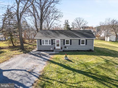 557 ASH STREET STRASBURG VA 22657