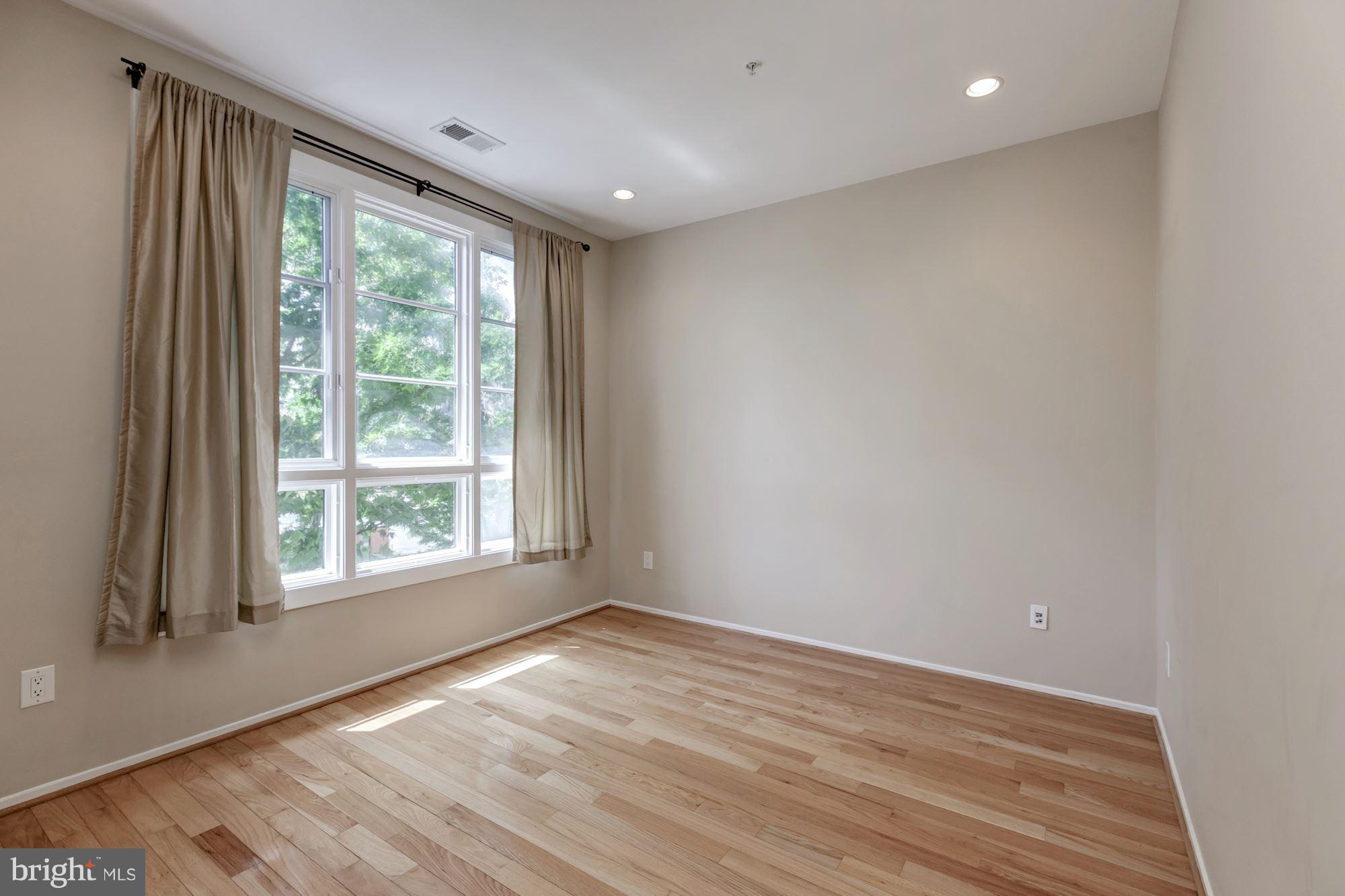 BRADDOCK LOFTS - Residential