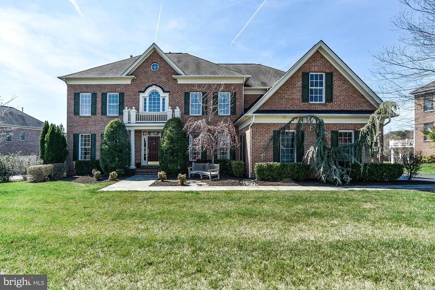 Stunning Mitchell & Best built col on perfect lvl lot! 6BR/4.5BA, 2story foyer, gourmet kit w granite & new stainless applncs, island w bar seating, huge pantry, wet bar & more! Kit open to Fam rm w tray ceiling & gas fpl, main lvl office & great mud/laundry. 5BRup fab mstr ste w his/hers walk-in clsts & luxe BA.Knockout W/O LL w wet bar, media rm,2rec rms, home gym,6th BR&BA.OPEN SUN APR 3rd 2-4
