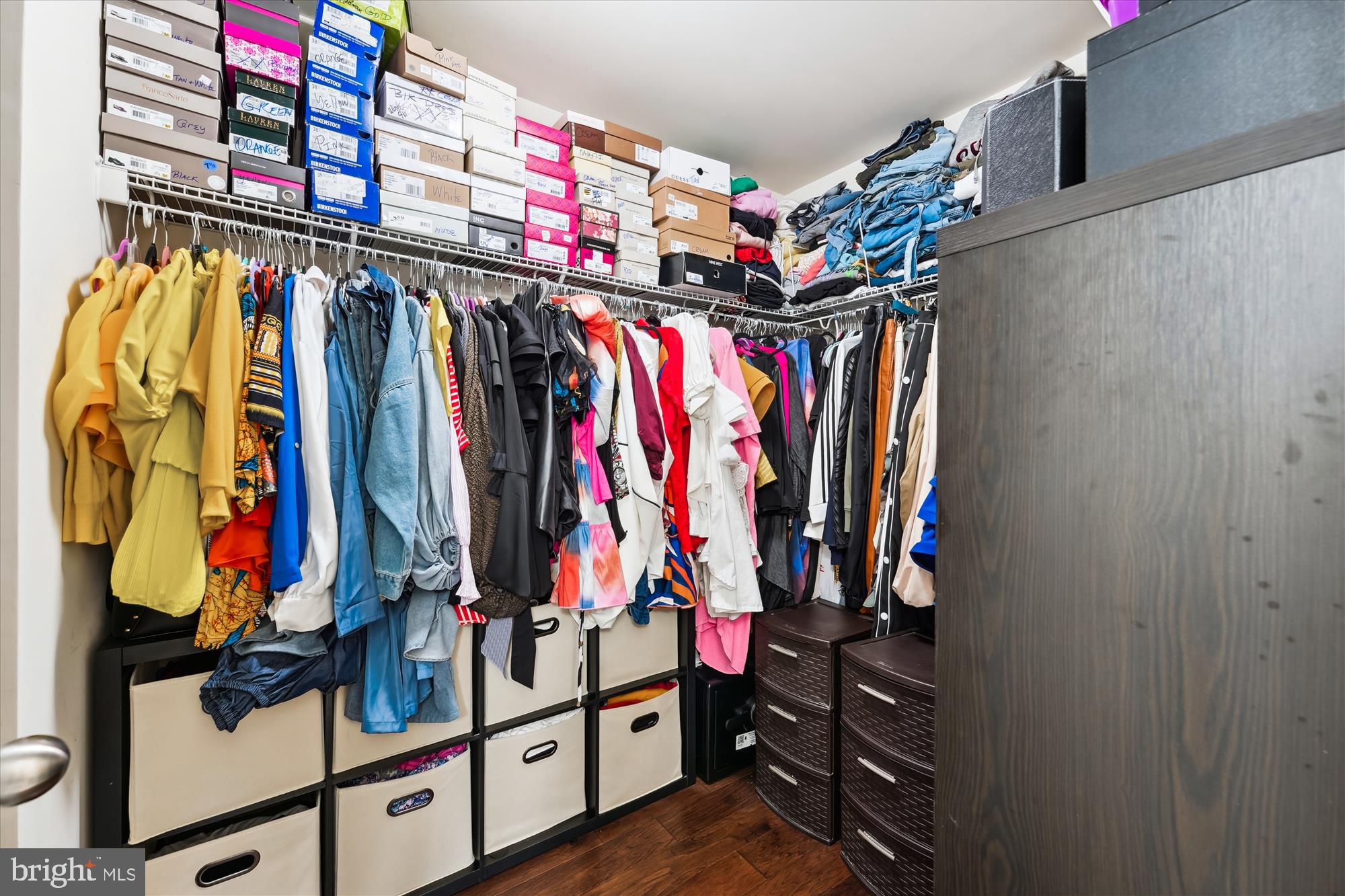 CHELSEA MANOR - Residential