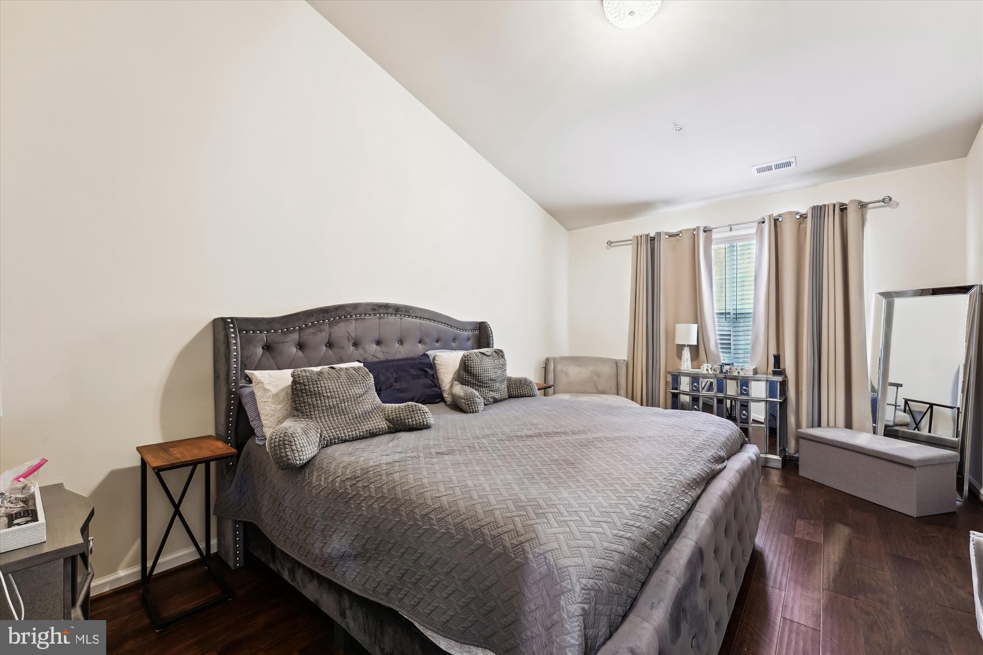 CHELSEA MANOR - Residential