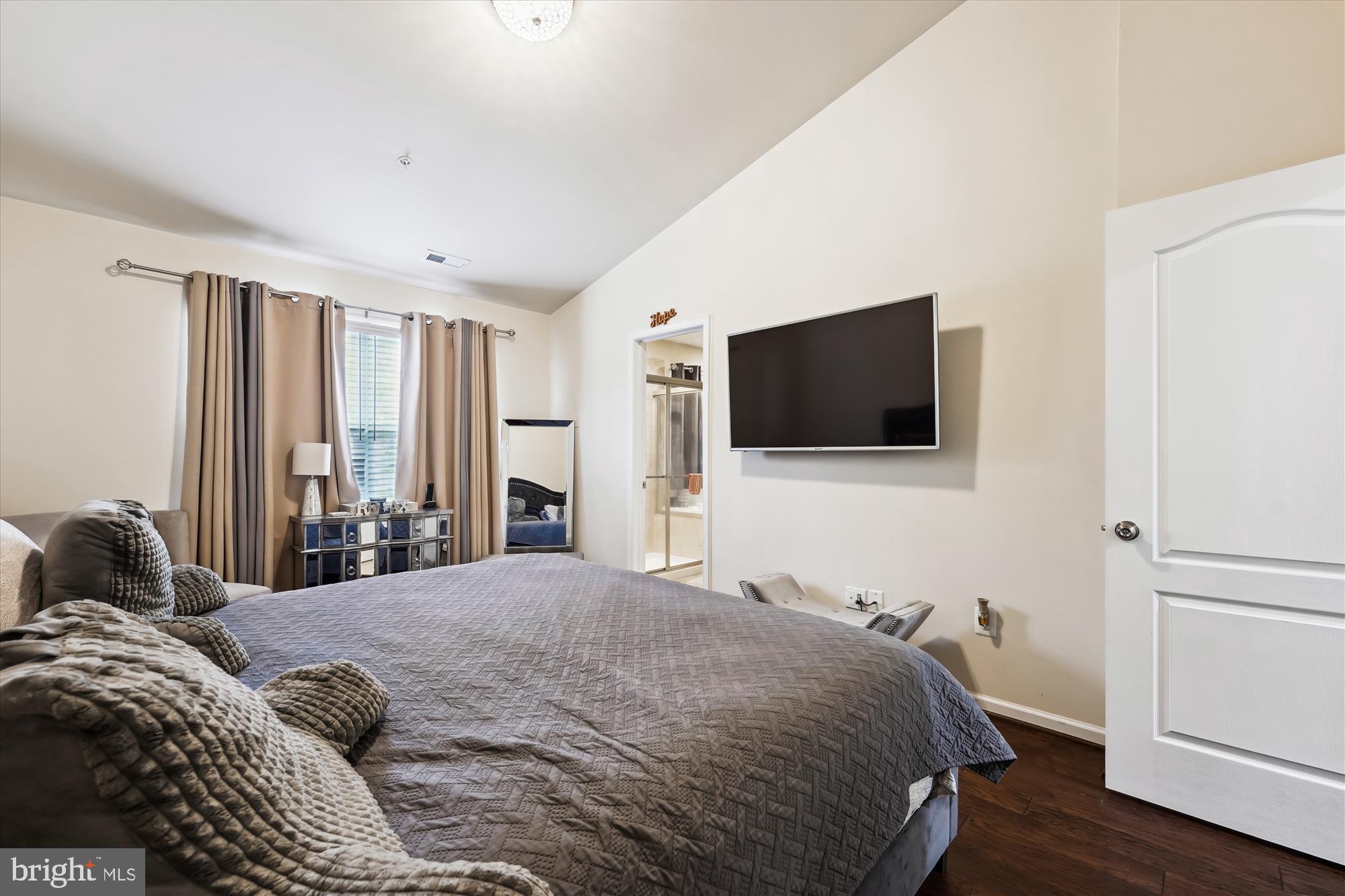 CHELSEA MANOR - Residential