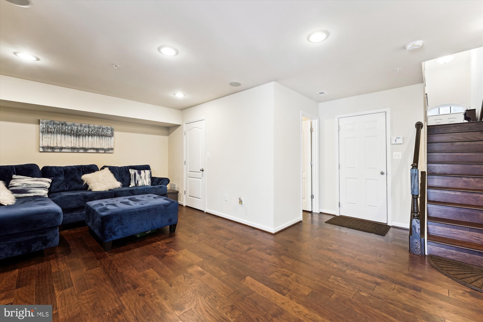 CHELSEA MANOR - Residential