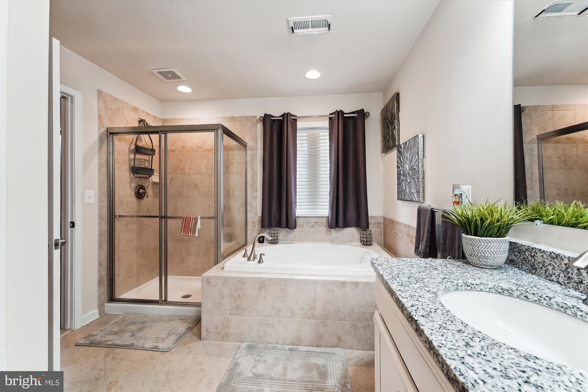 CHELSEA MANOR - Residential