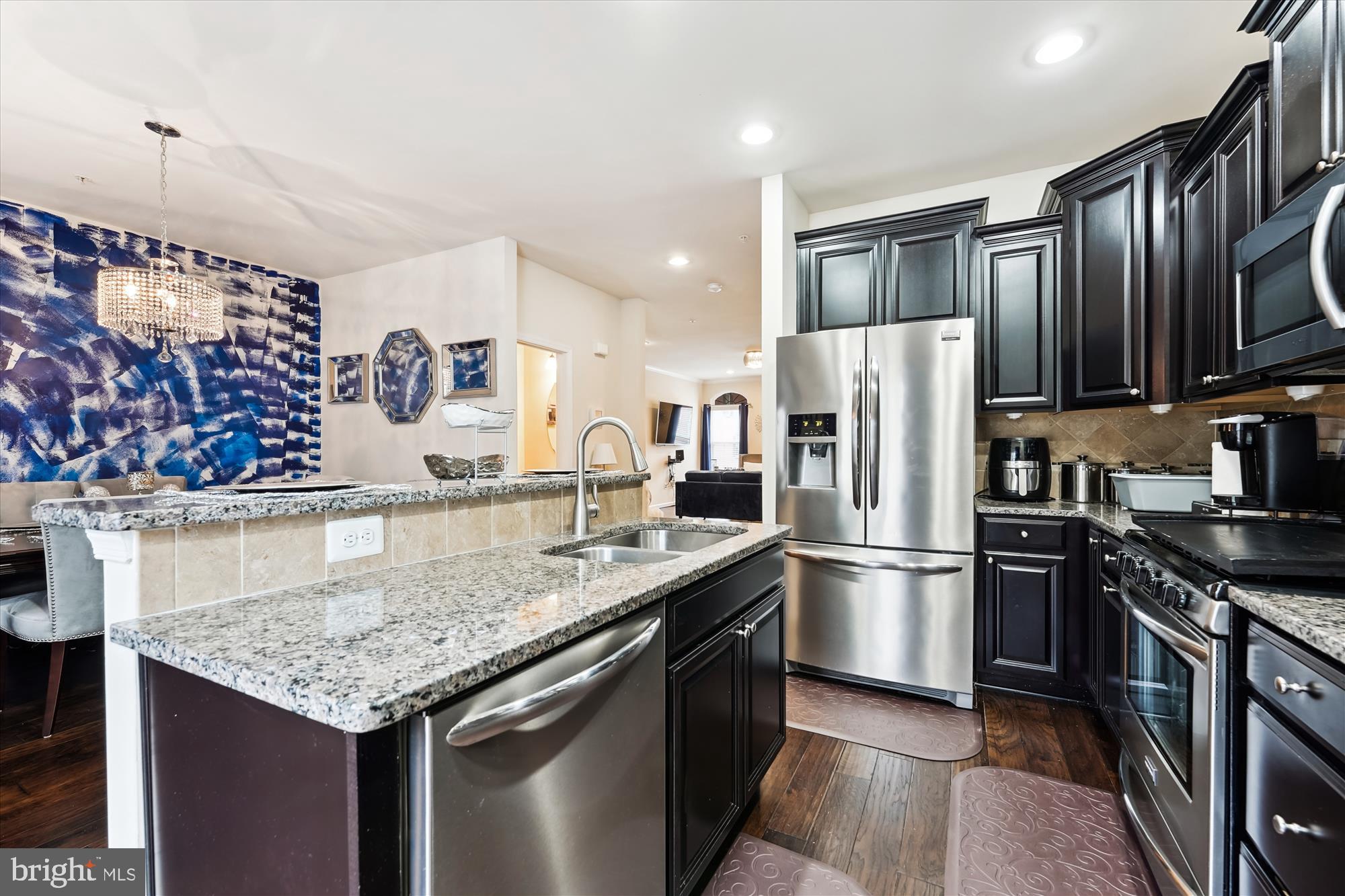 CHELSEA MANOR - Residential