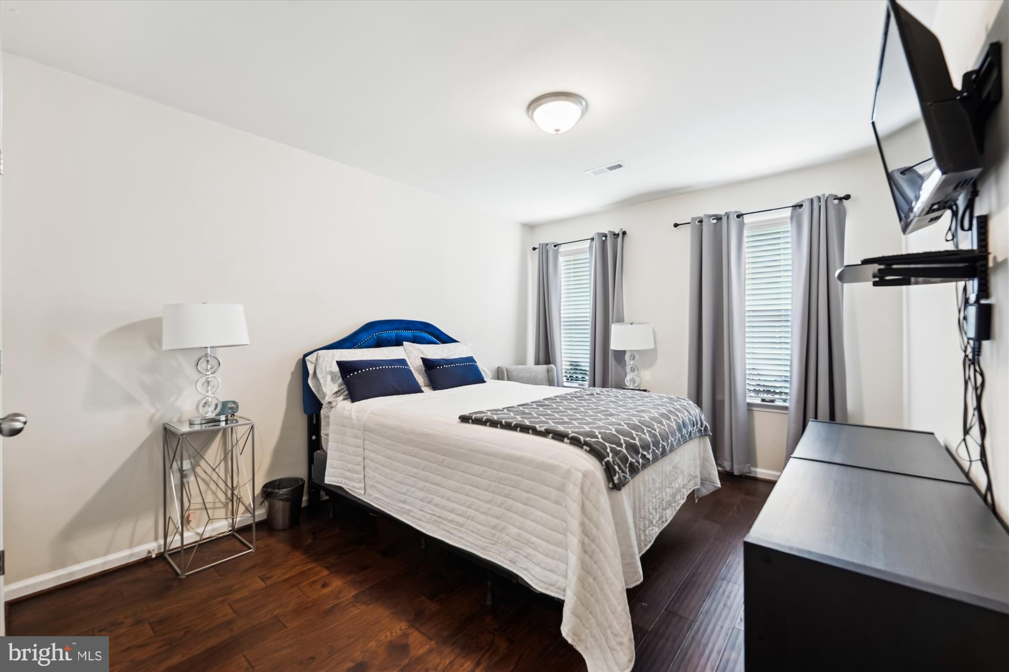 CHELSEA MANOR - Residential