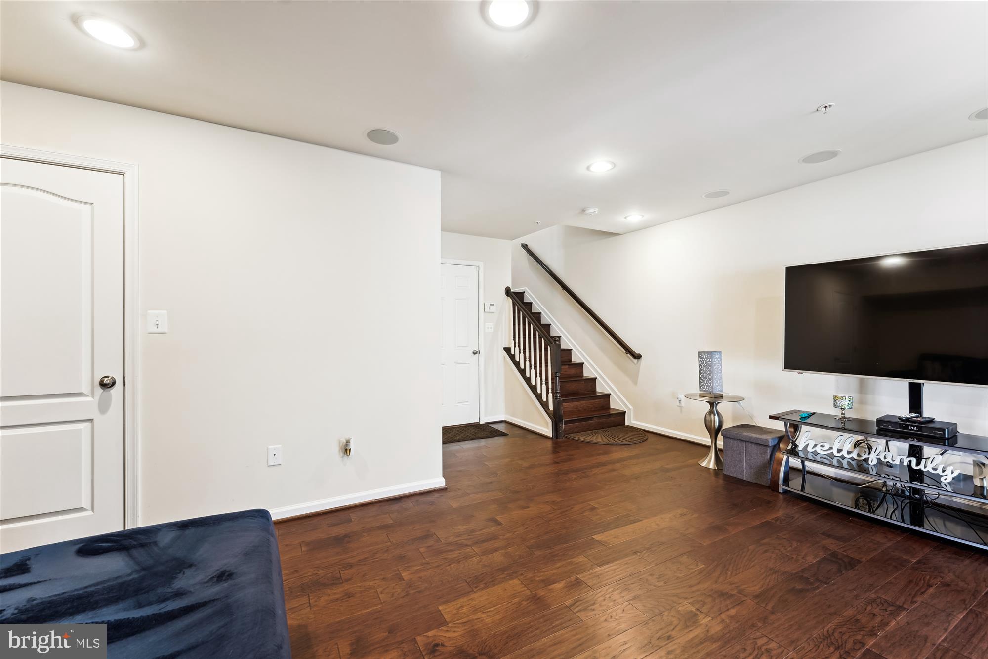 CHELSEA MANOR - Residential