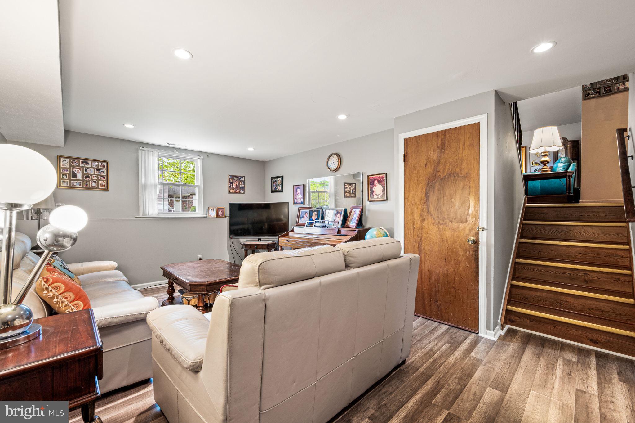 VALLEY MDWS - Residential