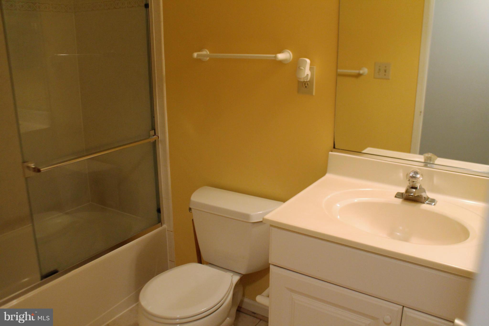 HERITAGE COURT - Residential Lease