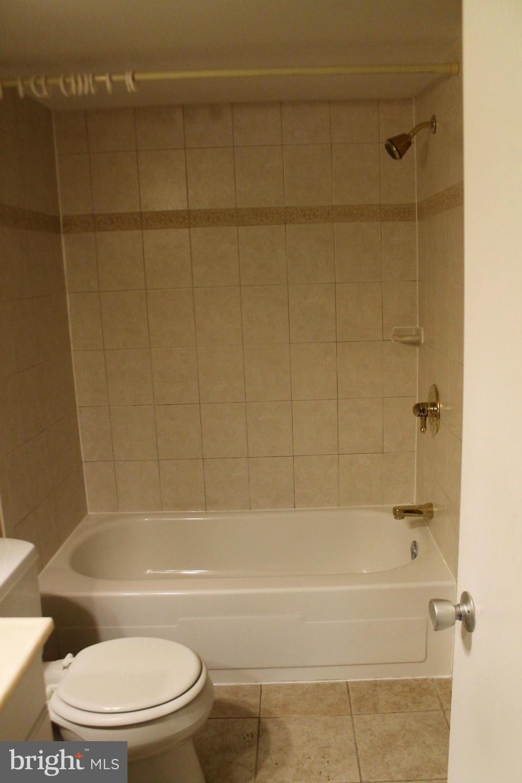 HERITAGE COURT - Residential Lease