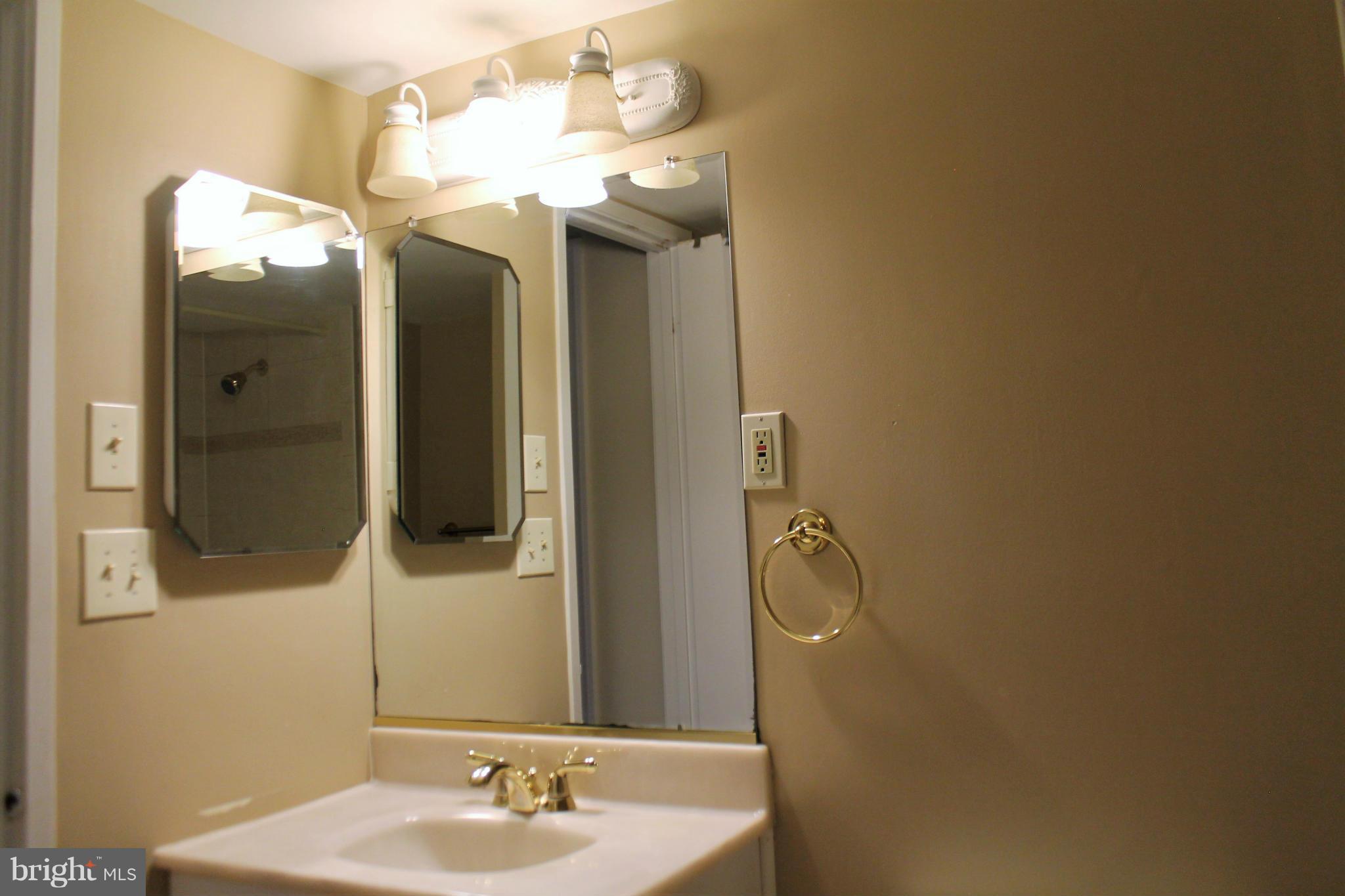 HERITAGE COURT - Residential Lease