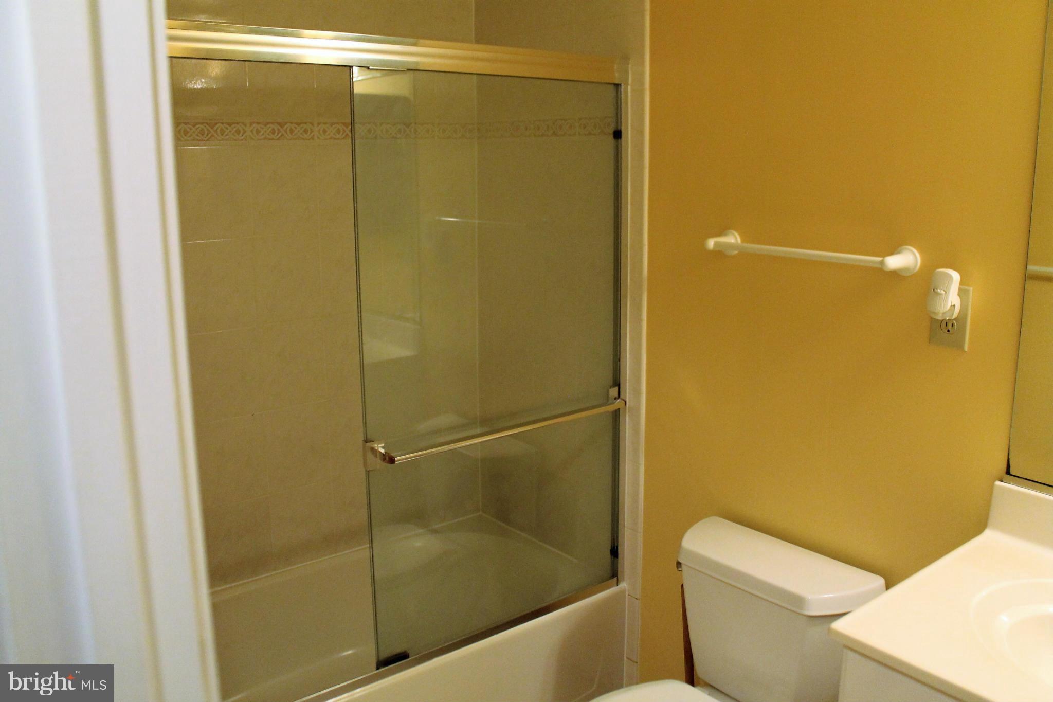 HERITAGE COURT - Residential Lease