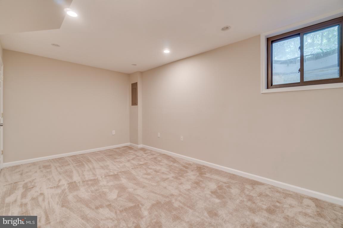 PINECREST - Residential