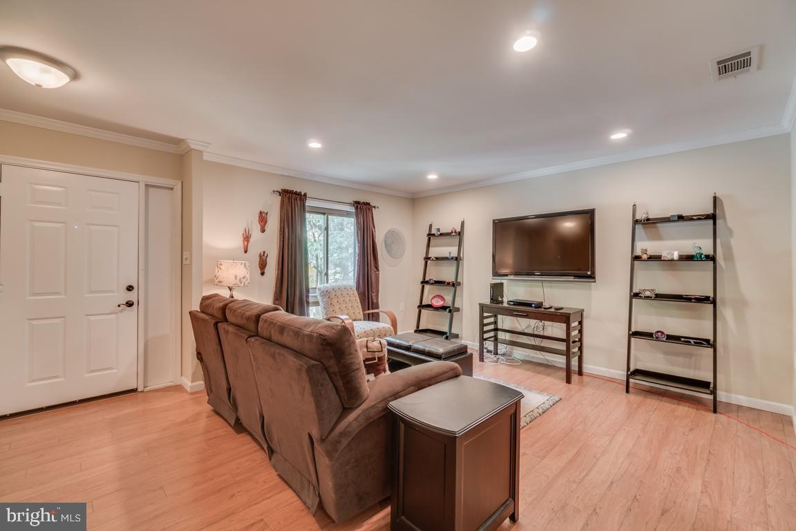 PINECREST - Residential