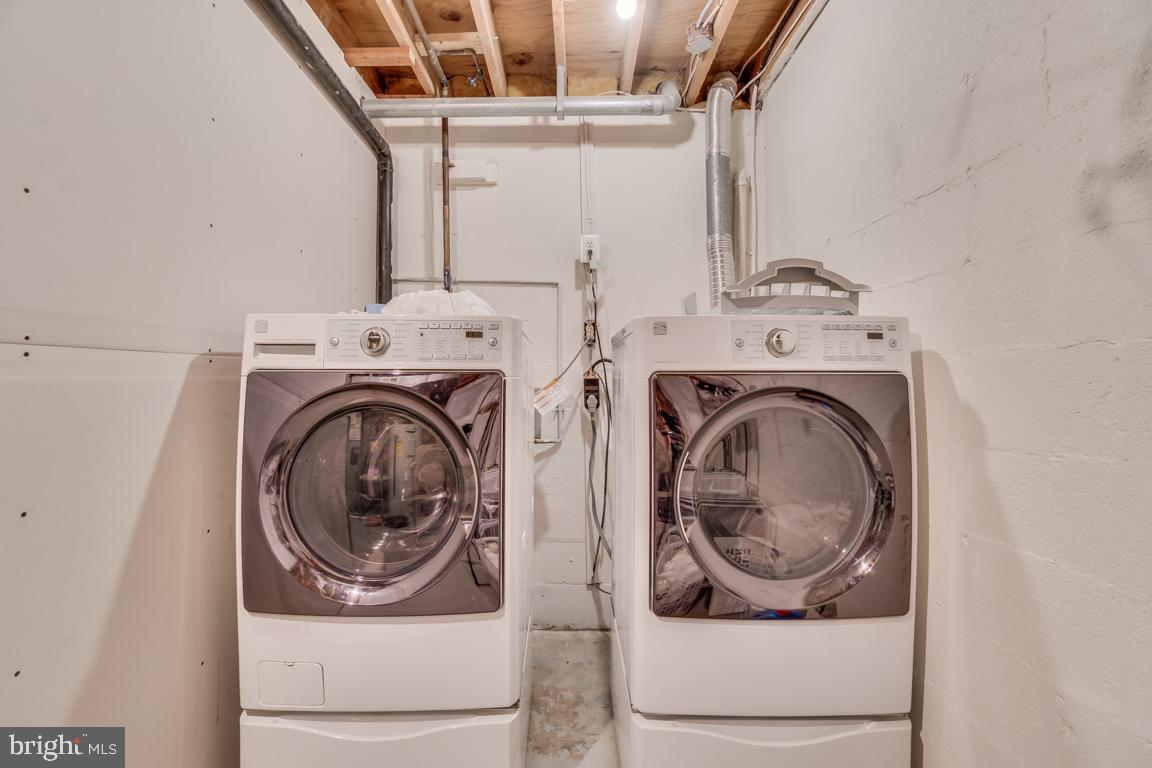 PINECREST - Residential