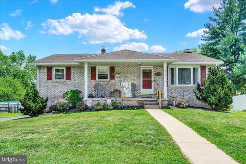 Homes For Sale - 2512 Danielle Drive<br/> DOVER, PA 17315