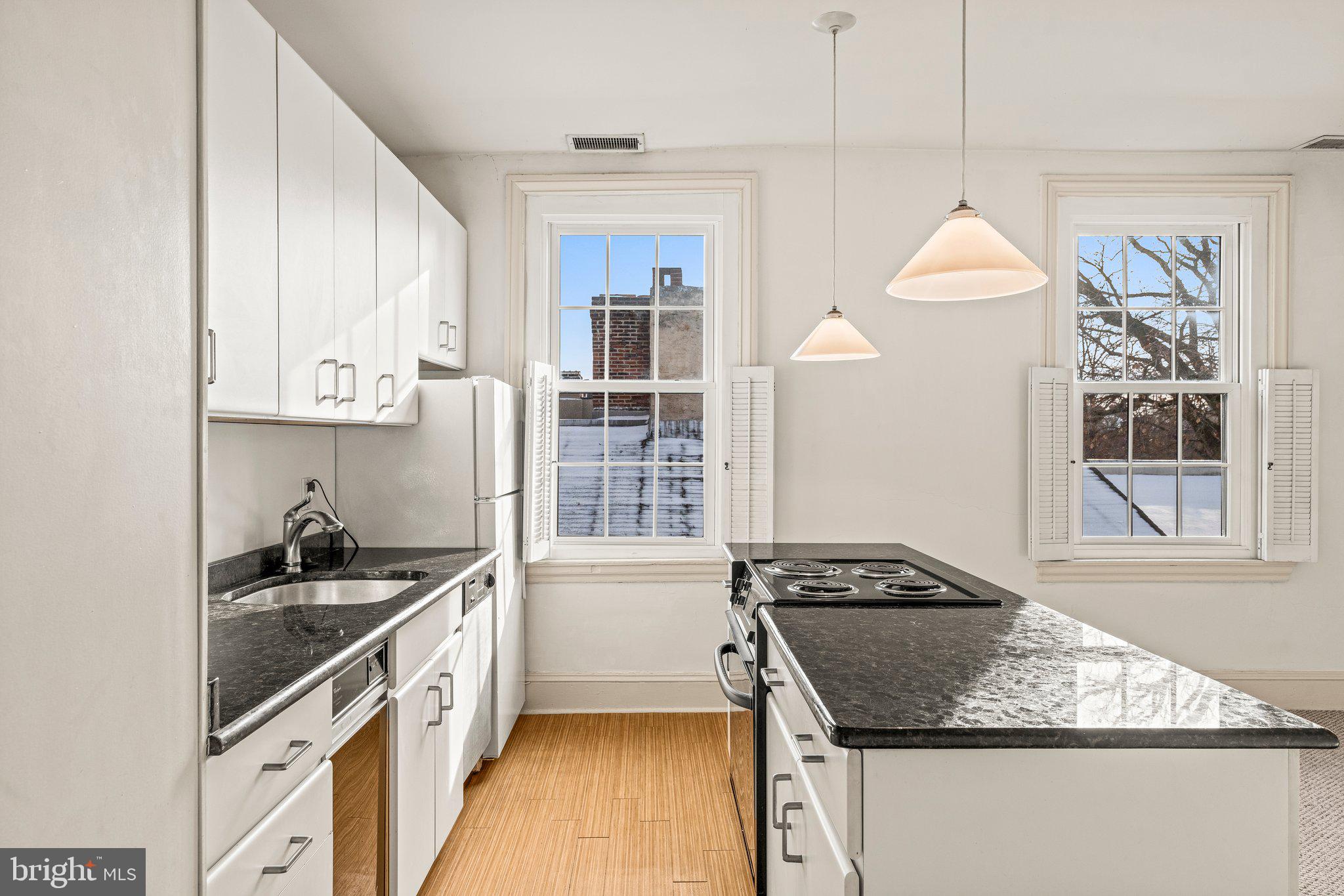 SOCIETY HILL - Residential Lease