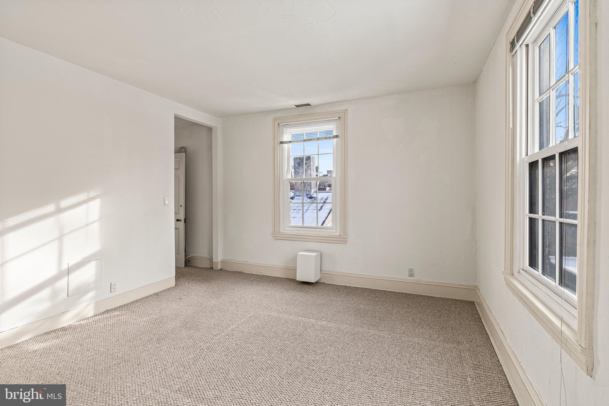 SOCIETY HILL - Residential Lease