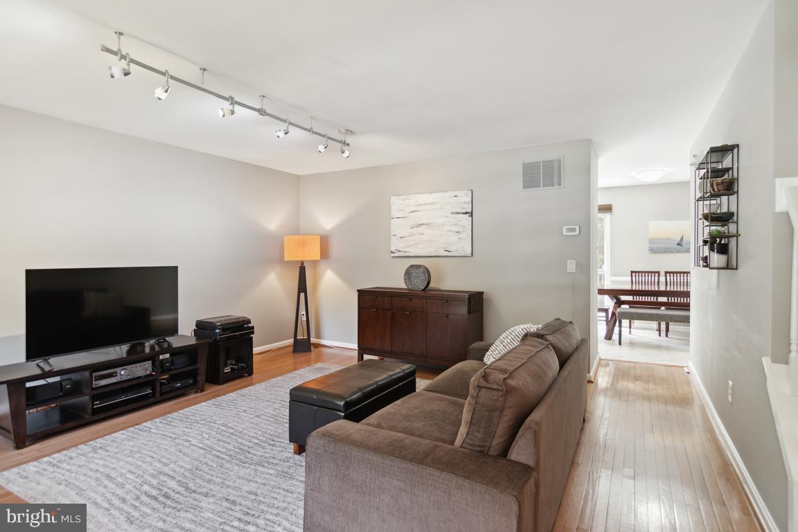 HUNTERS RUN - Residential