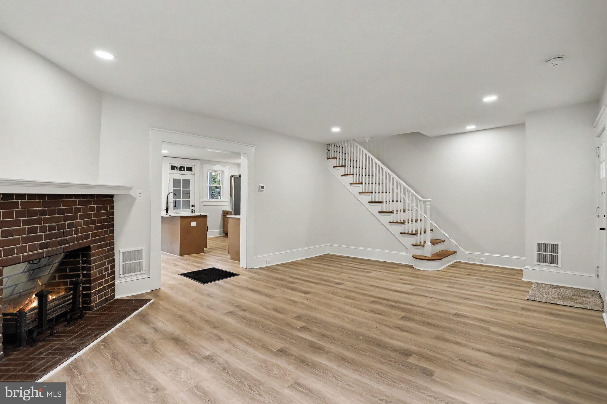 610 RACE AVENUE