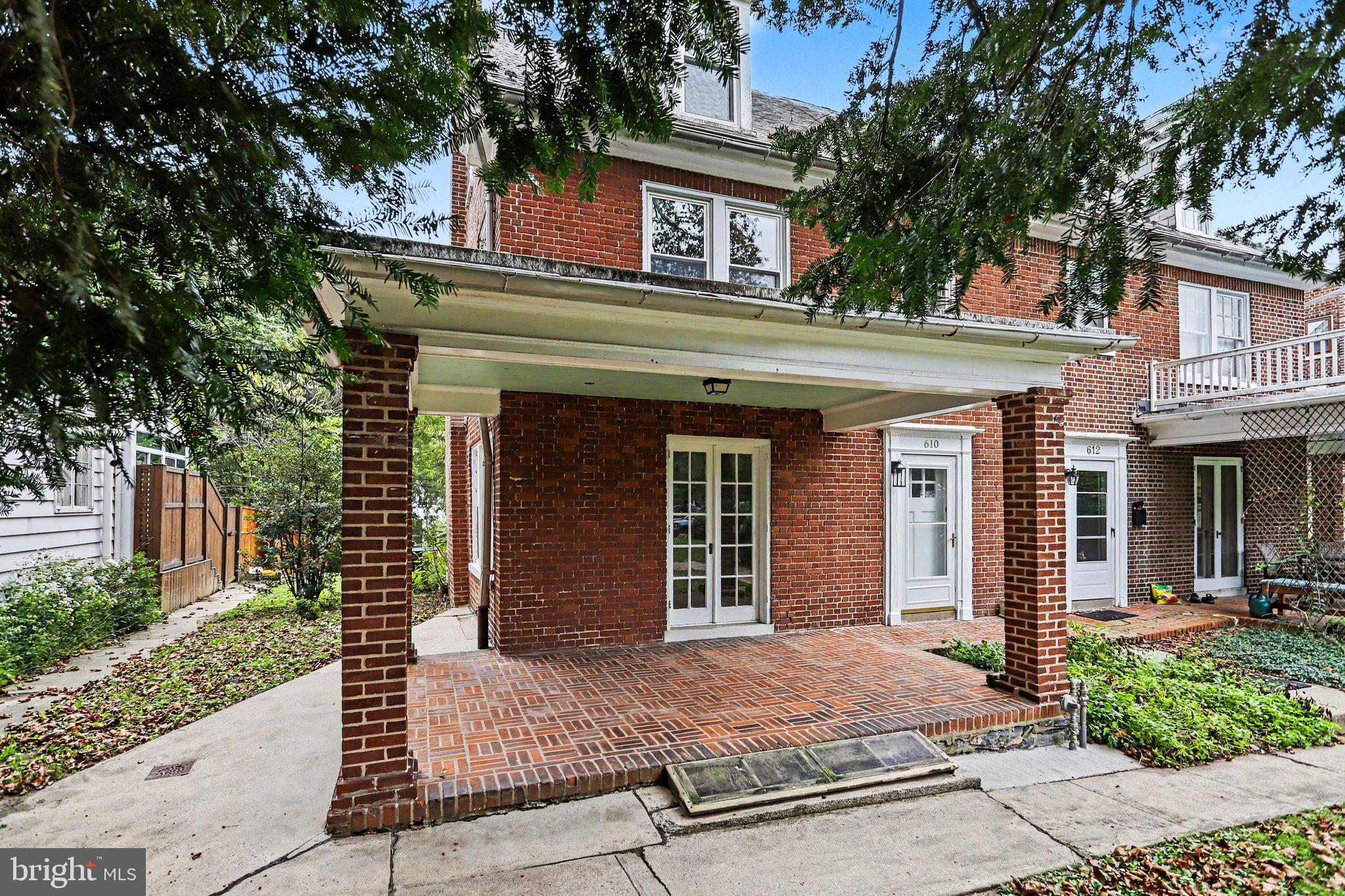610 RACE AVENUE