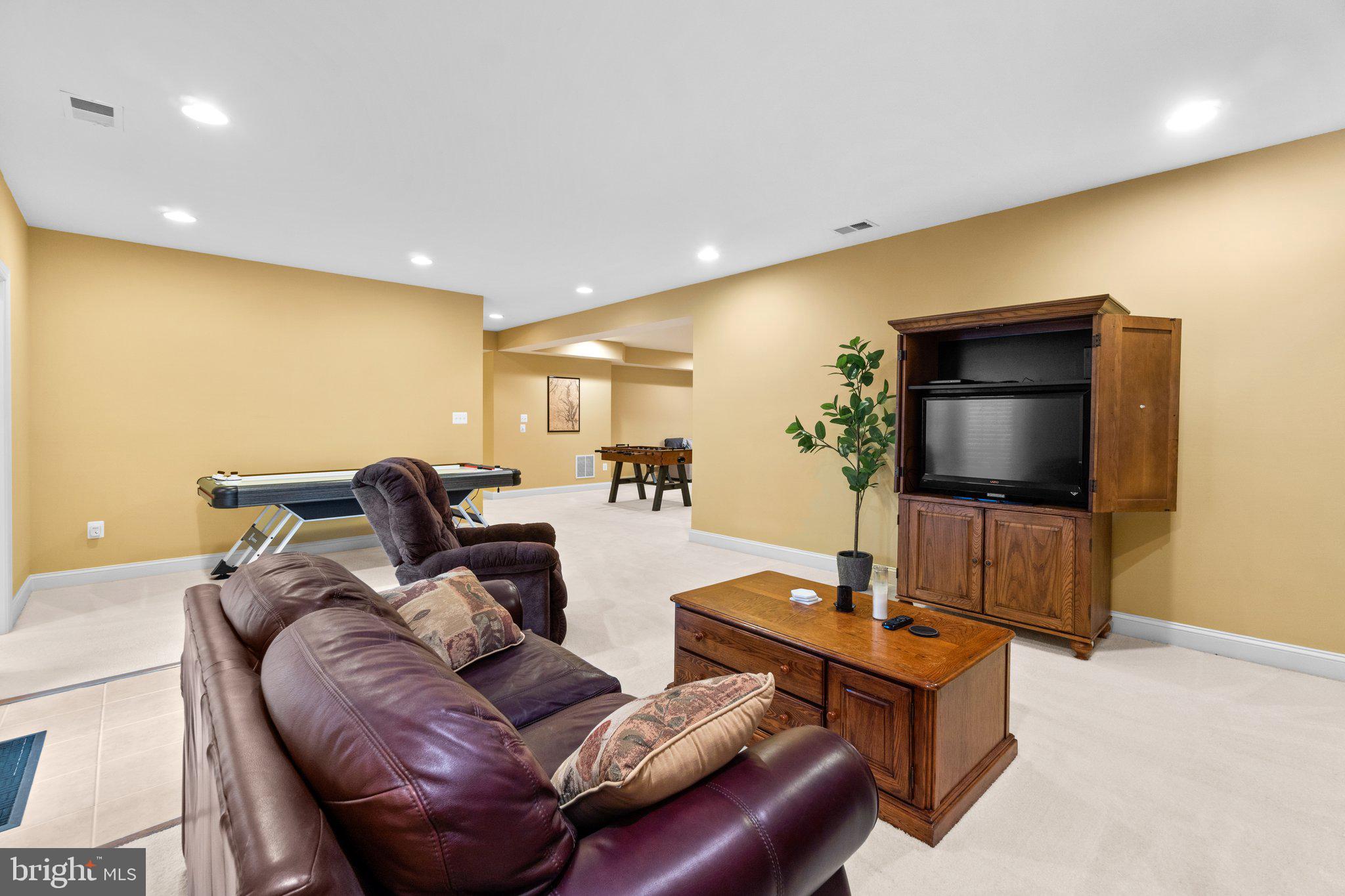 ADAMSTOWN COMMONS - Residential