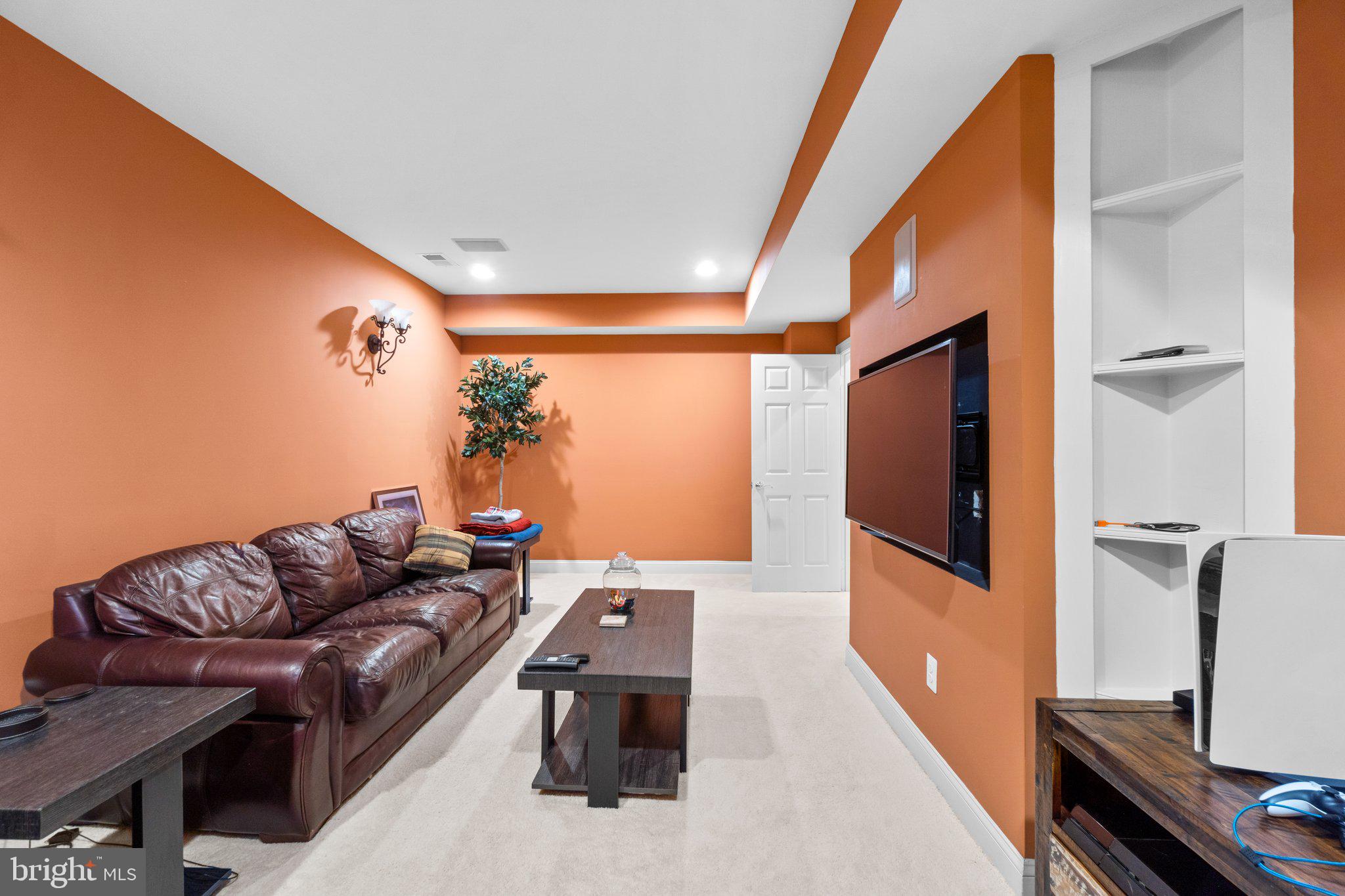 ADAMSTOWN COMMONS - Residential