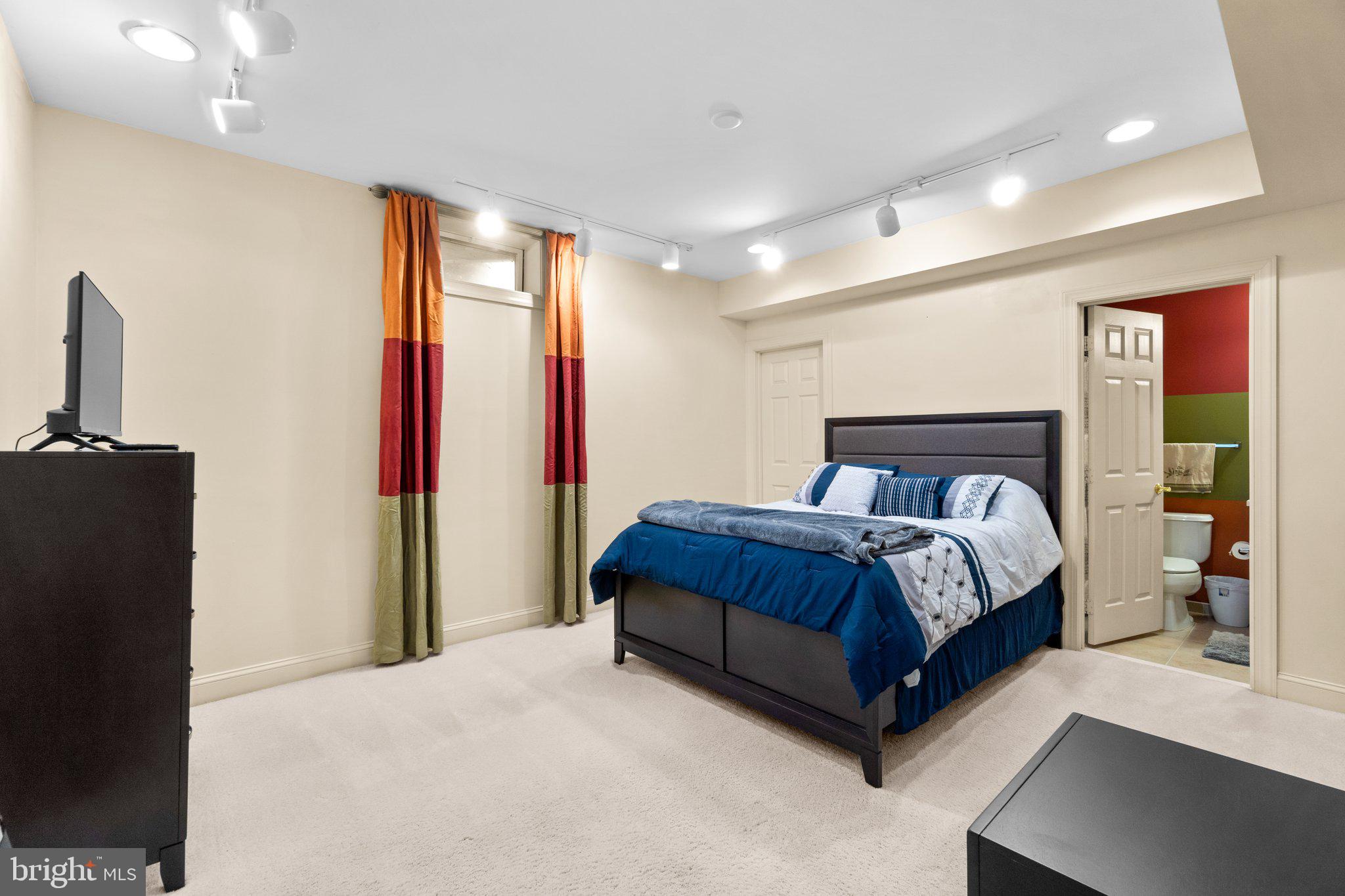 ADAMSTOWN COMMONS - Residential