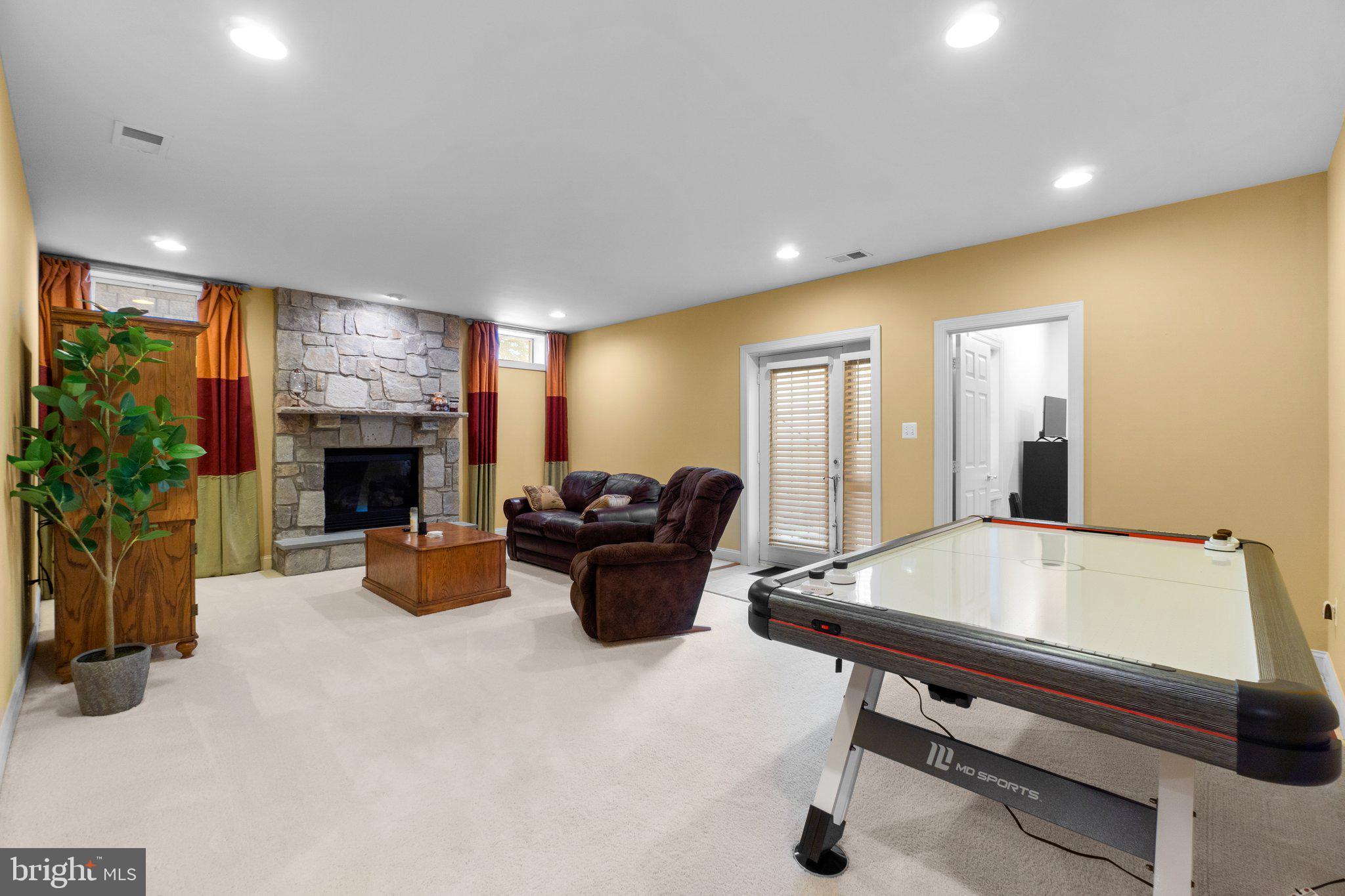 ADAMSTOWN COMMONS - Residential