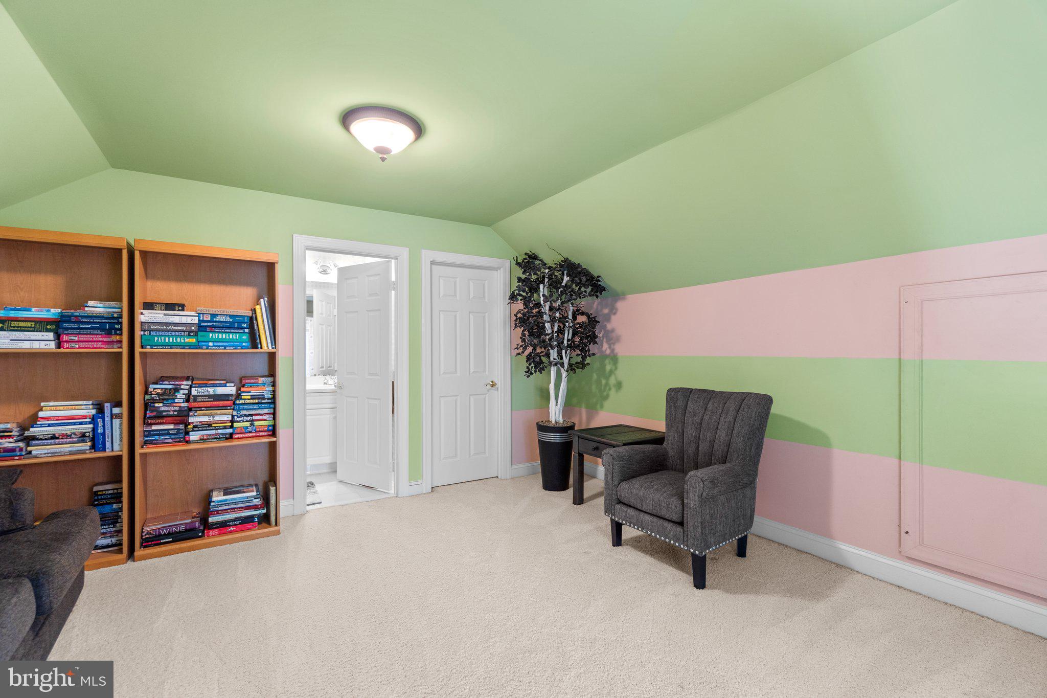 ADAMSTOWN COMMONS - Residential