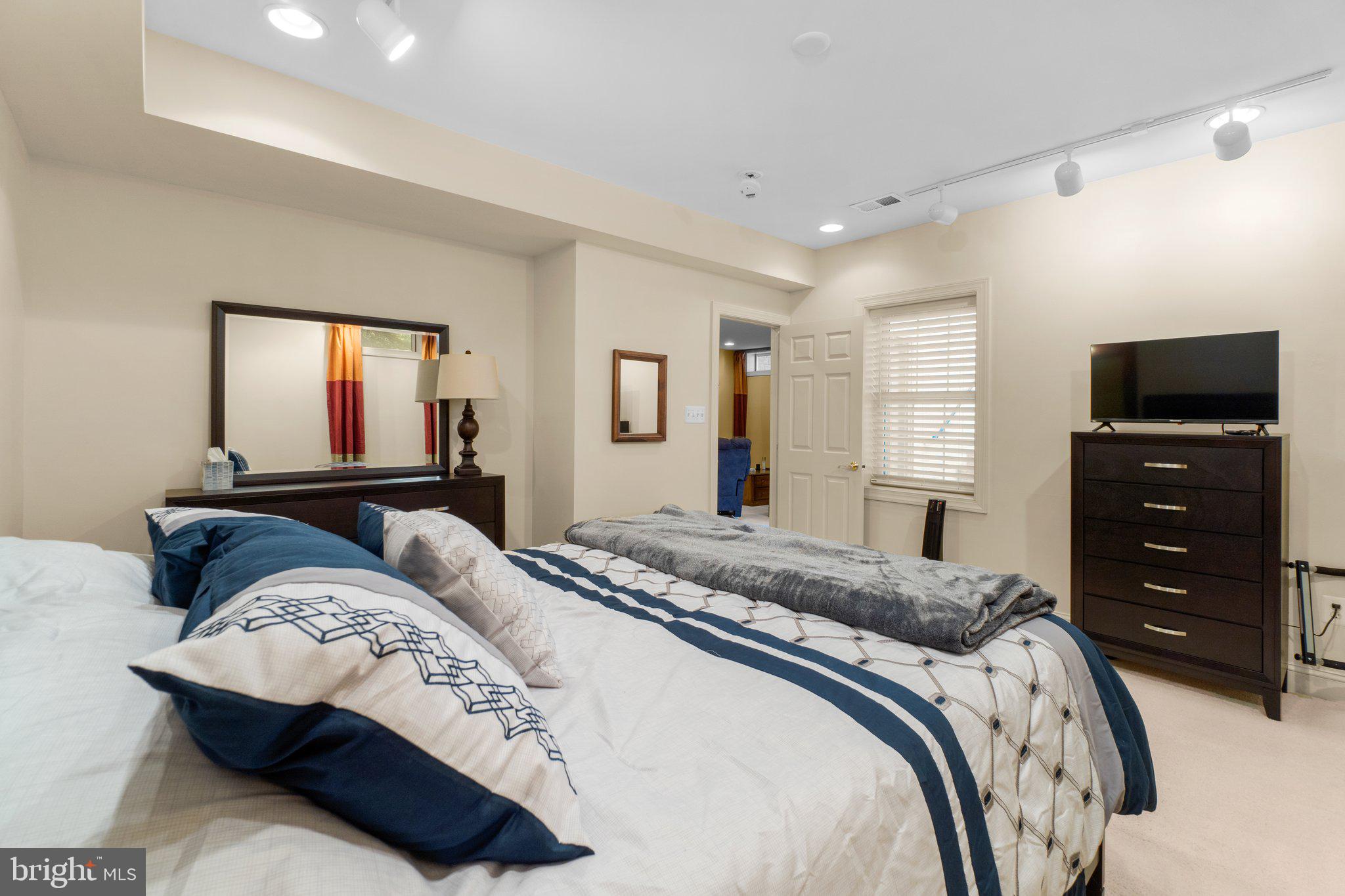 ADAMSTOWN COMMONS - Residential