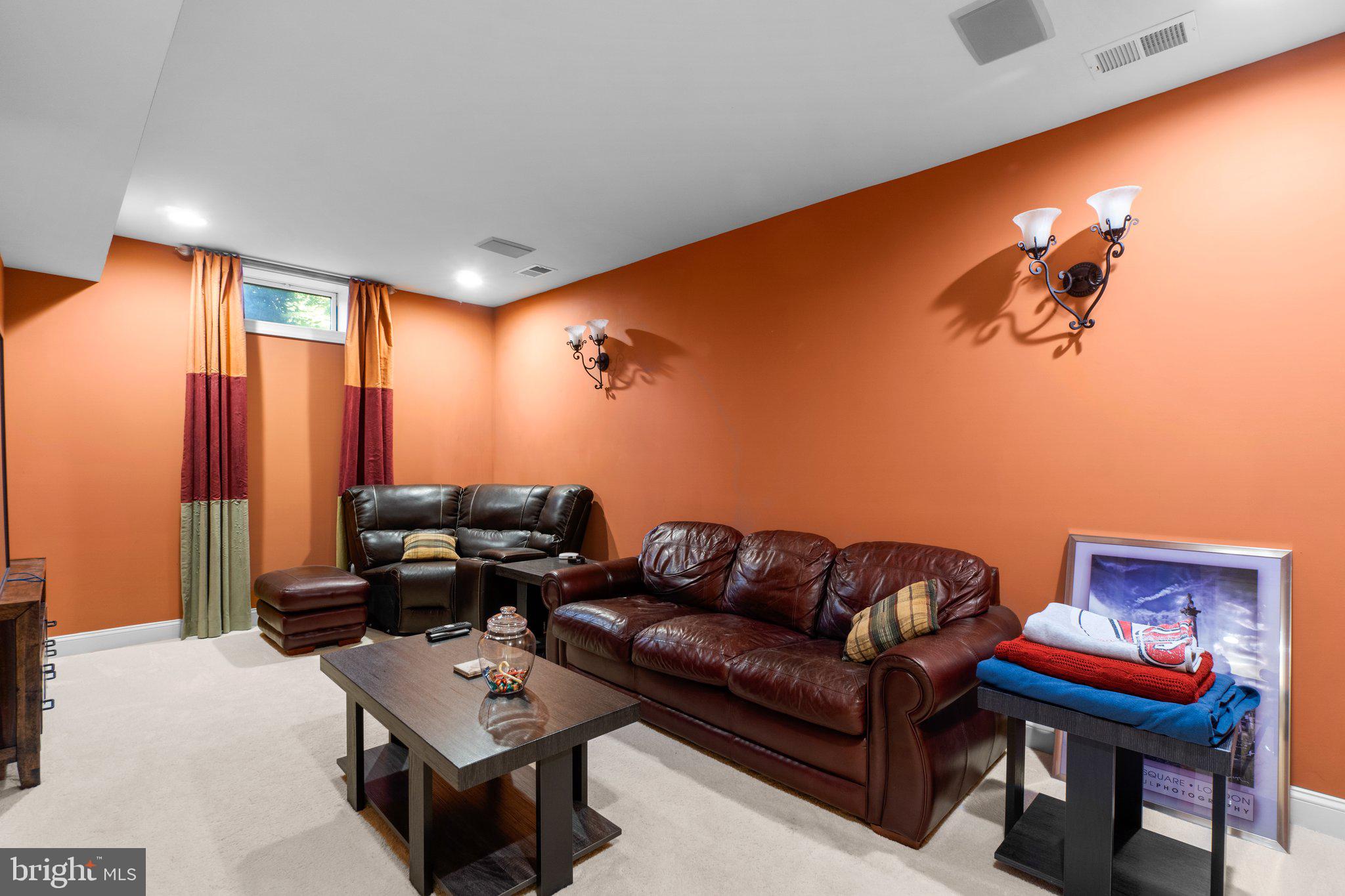 ADAMSTOWN COMMONS - Residential