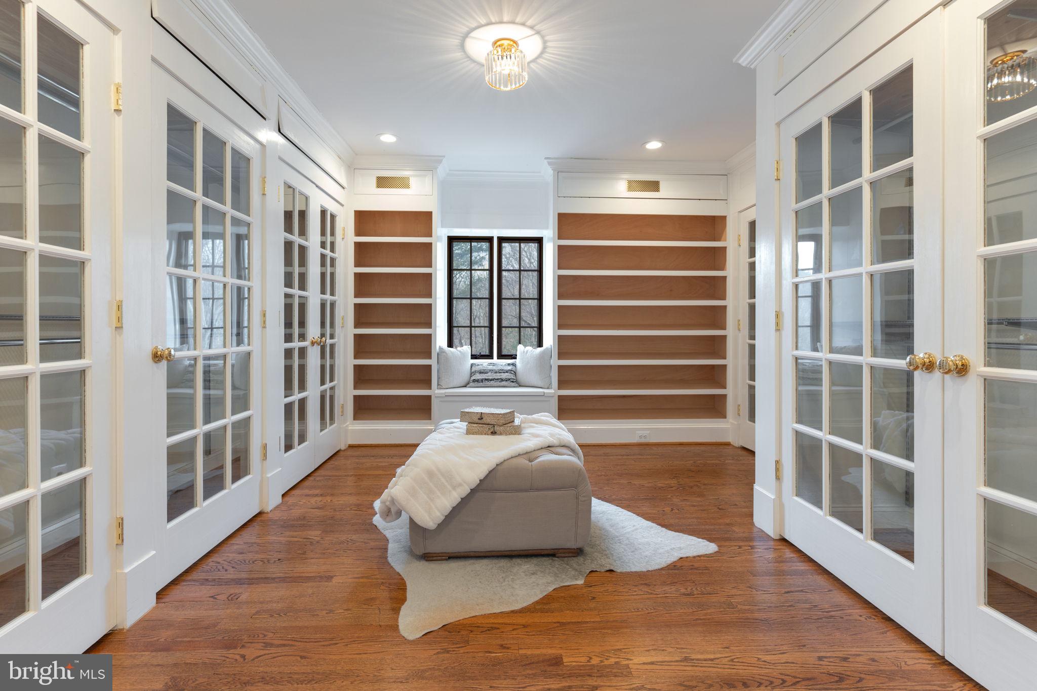 RIVER OAKS FARM - Residential