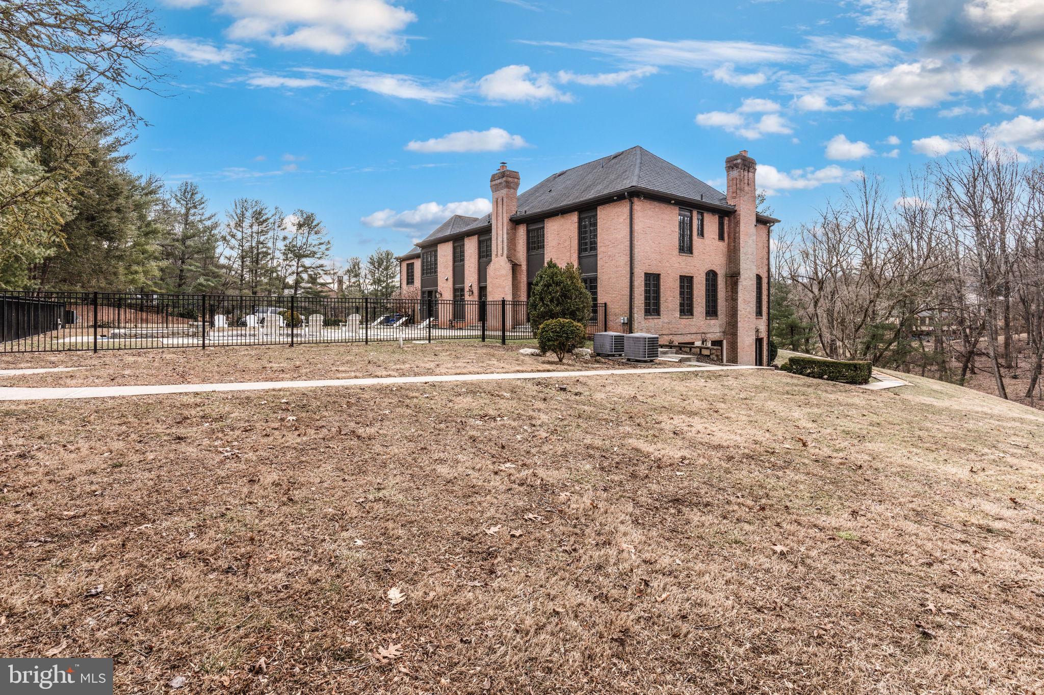 RIVER OAKS FARM - Residential